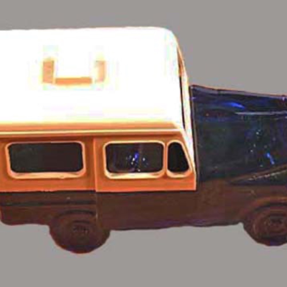 AVON AFTER SHAVE, EXTRA SPECIAL MALE (OPEN ROAD) CAR 1977 DECANTER, FULL OF ORIG